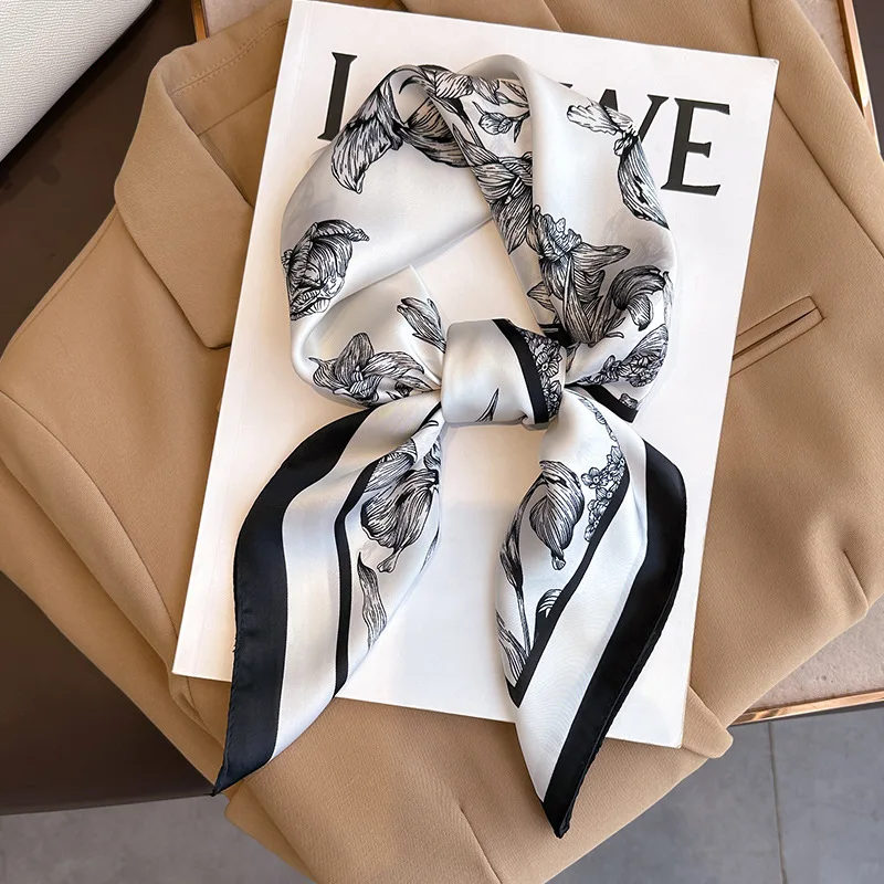 Luxury Bags Online - Bufanda cuadrada de seda con estampado