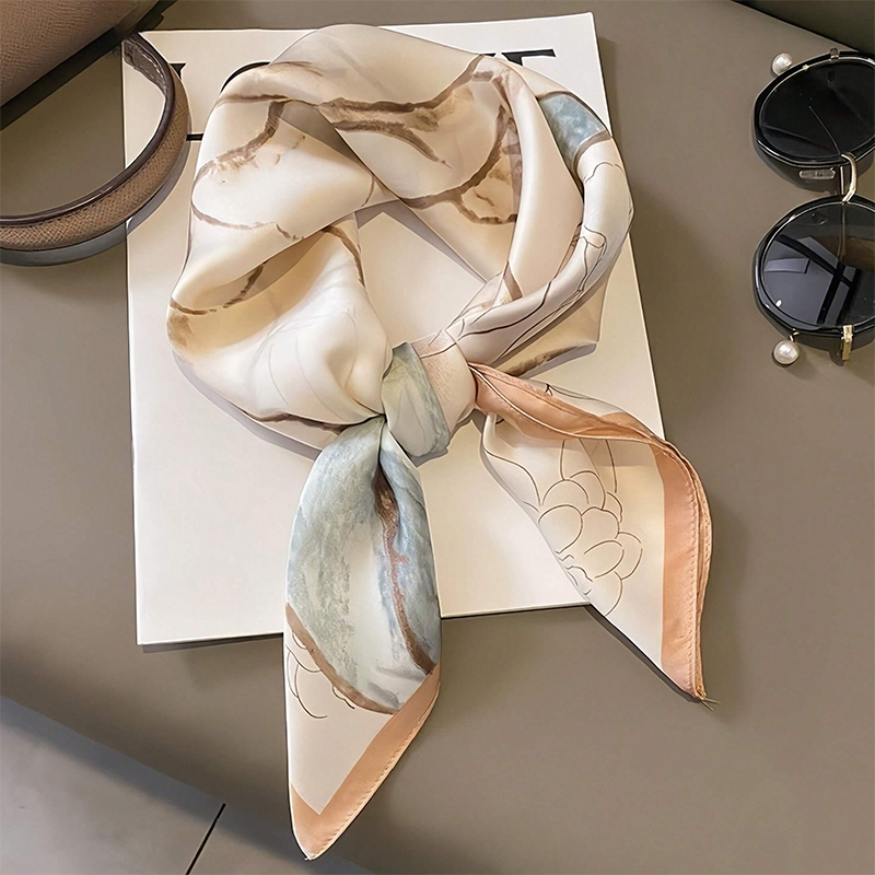 Luxury Bags Online - Bufanda cuadrada de seda satinada con
