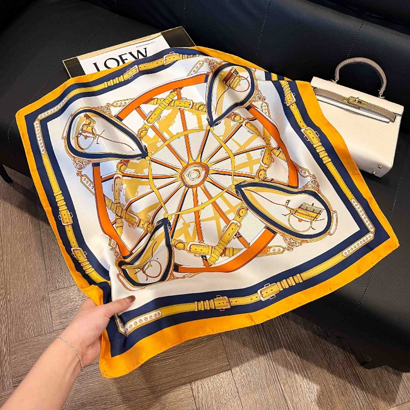 Pañuelo Cuadrado de Seda Delga - Luxury Bags Online reseña y precio
