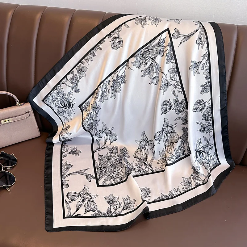 Bufanda cuadrada de seda con e - Luxury Bags Online reseña y precio