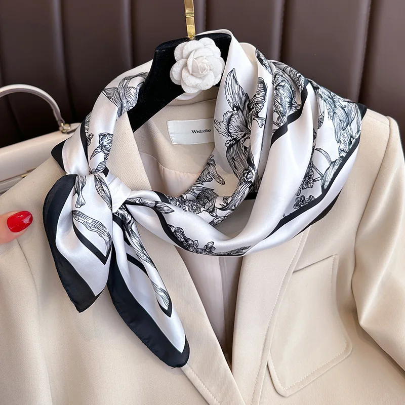Bufanda cuadrada de seda con e - Luxury Bags Online reseña y precio